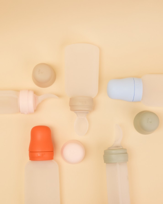 Neu in unserem Sortiment: BIBS Spoon Feeder - clever füttern, auch unterwegs - Neu in unserem Sortiment: BIBS Spoon Feeder - clever füttern, auch unterwegs