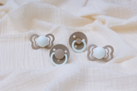 BIBS Pacifier Colour 2 PACK Latex_Round_6-12m_Vanilla GLOW_Dark Oak GLOW